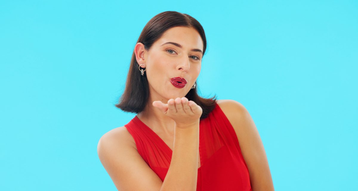 can you get hiv from kissing